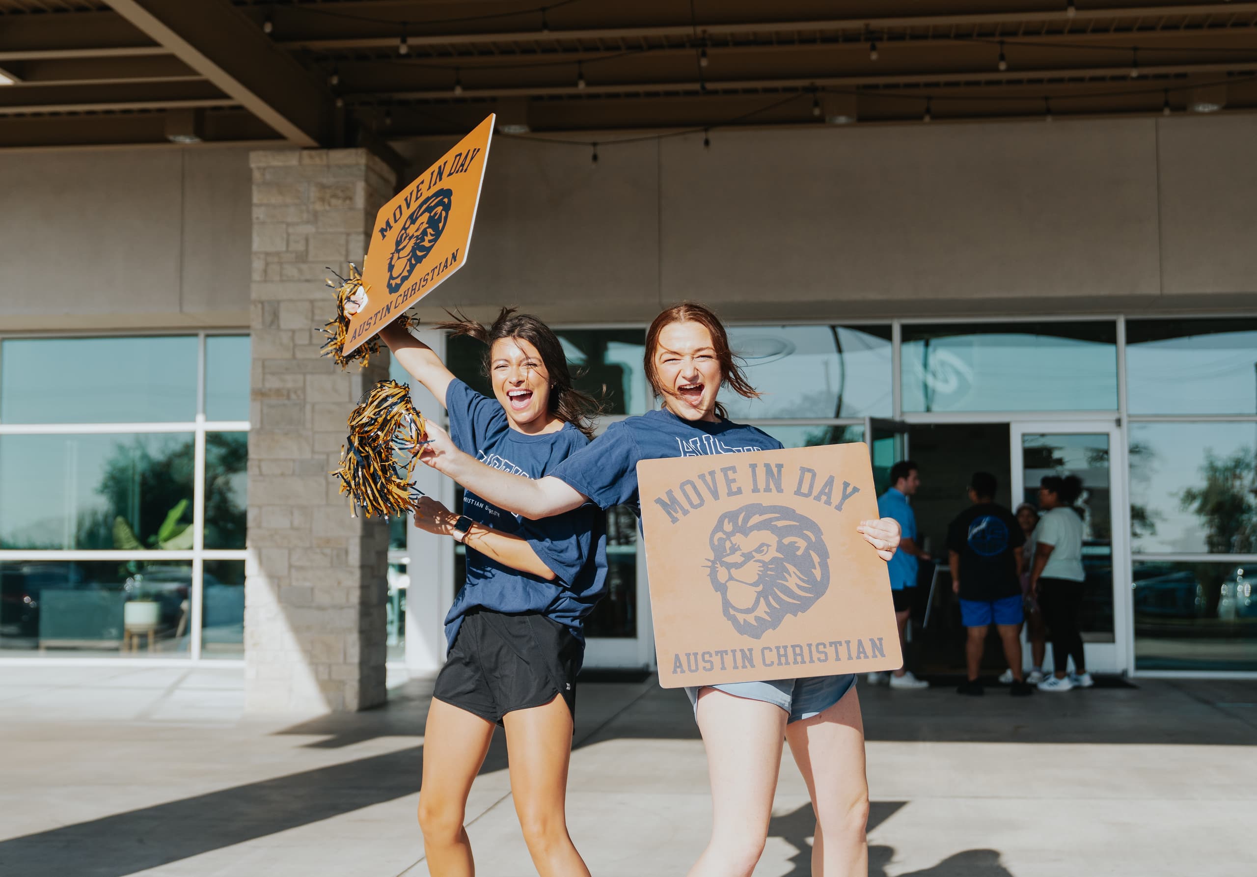 ACU students helping with move-in